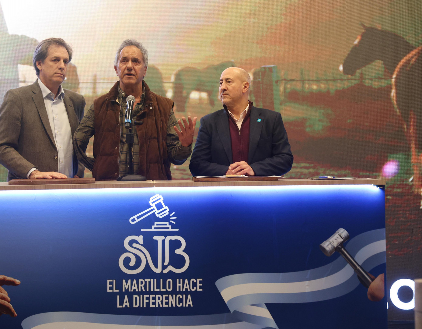 Scioli firmó un convenio para promocionar el caballo criollo en parques nacionales como experiencia turística