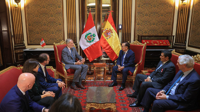 Presidente Balcázar de Perú recibió al rey Felipe VI en Palacio de Gobierno