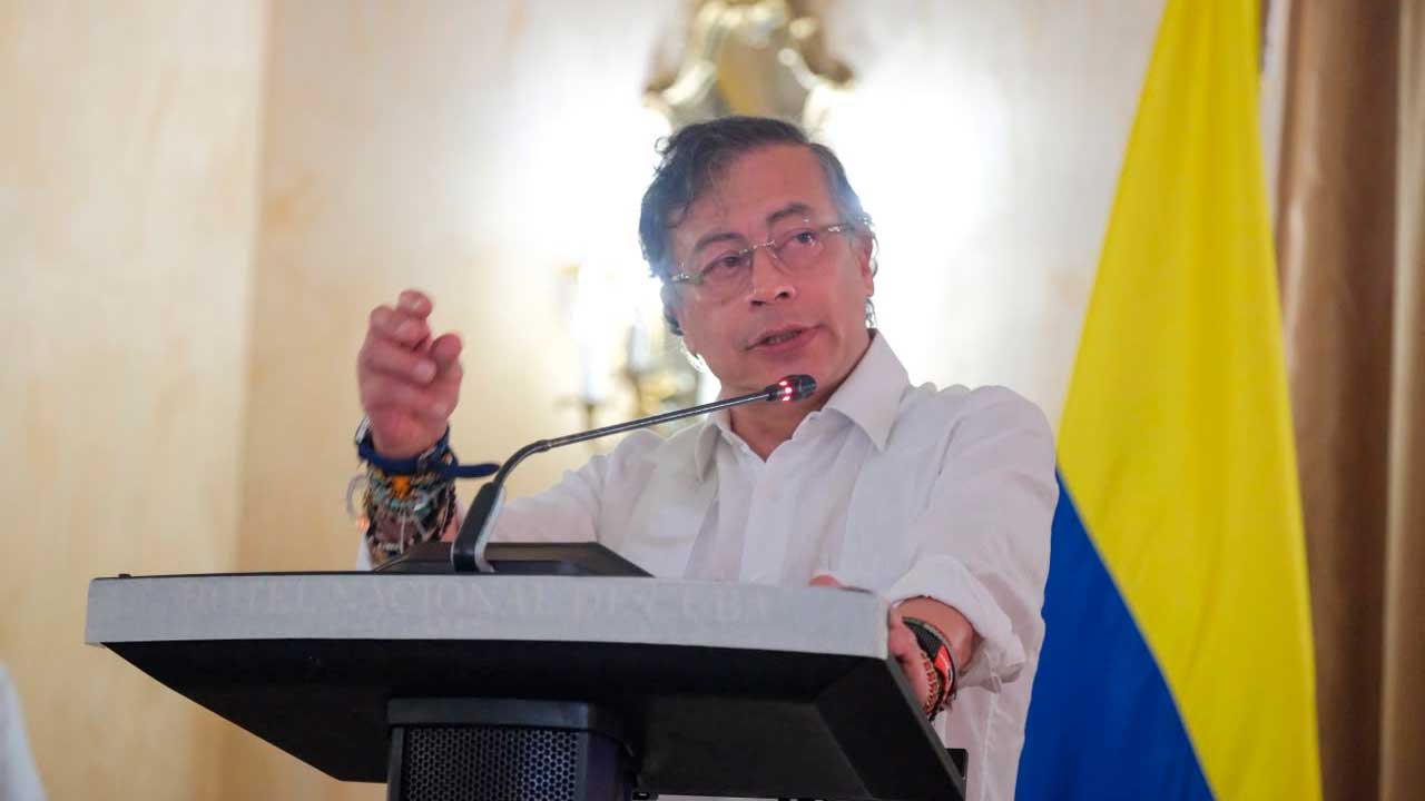Presidente colombiano Petro propone un “diálogo entre civilizaciones” para evitar una invasión y misiles contra Cuba