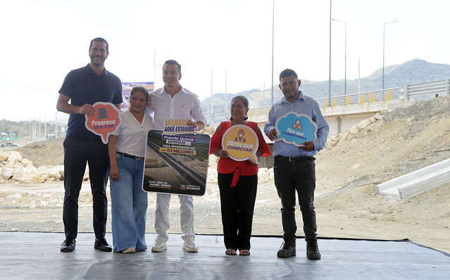 Daniel Noboa, presidente de Ecuador, entrega el puente Quimis y anuncia nuevas inversiones viales para Manabí, Ecuador