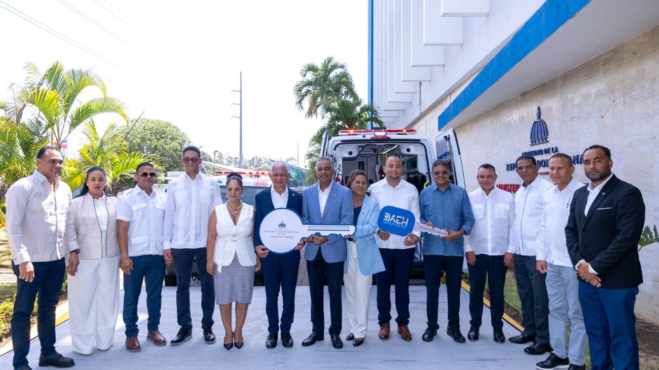 Entregan dos ambulancias en Sánchez Ramírez, República Dominicana, para fortalecer el sistema de salud