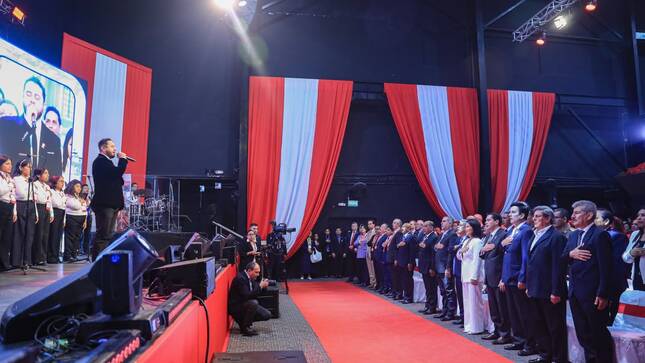 Keiko Fujimori, presidenta de Perú, participó en la Ceremonia de Acción de Gracias por el Perú