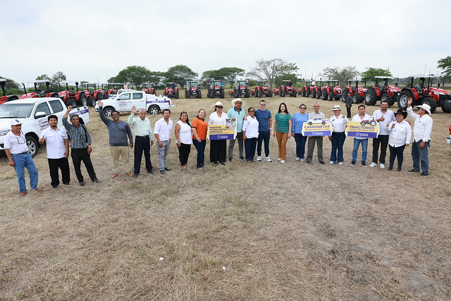 Daniel Noboa entrega insumos, créditos y maquinaria agrícola en Guayas, Los Ríos y Santa Elena, Ecuador