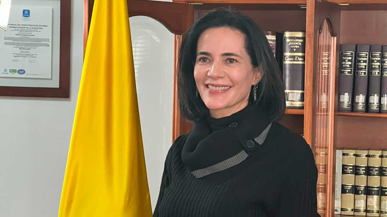 Presidente De La Espriella de Colombia designa a Beatriz Eugenia Vélez como presidenta de Colpensiones