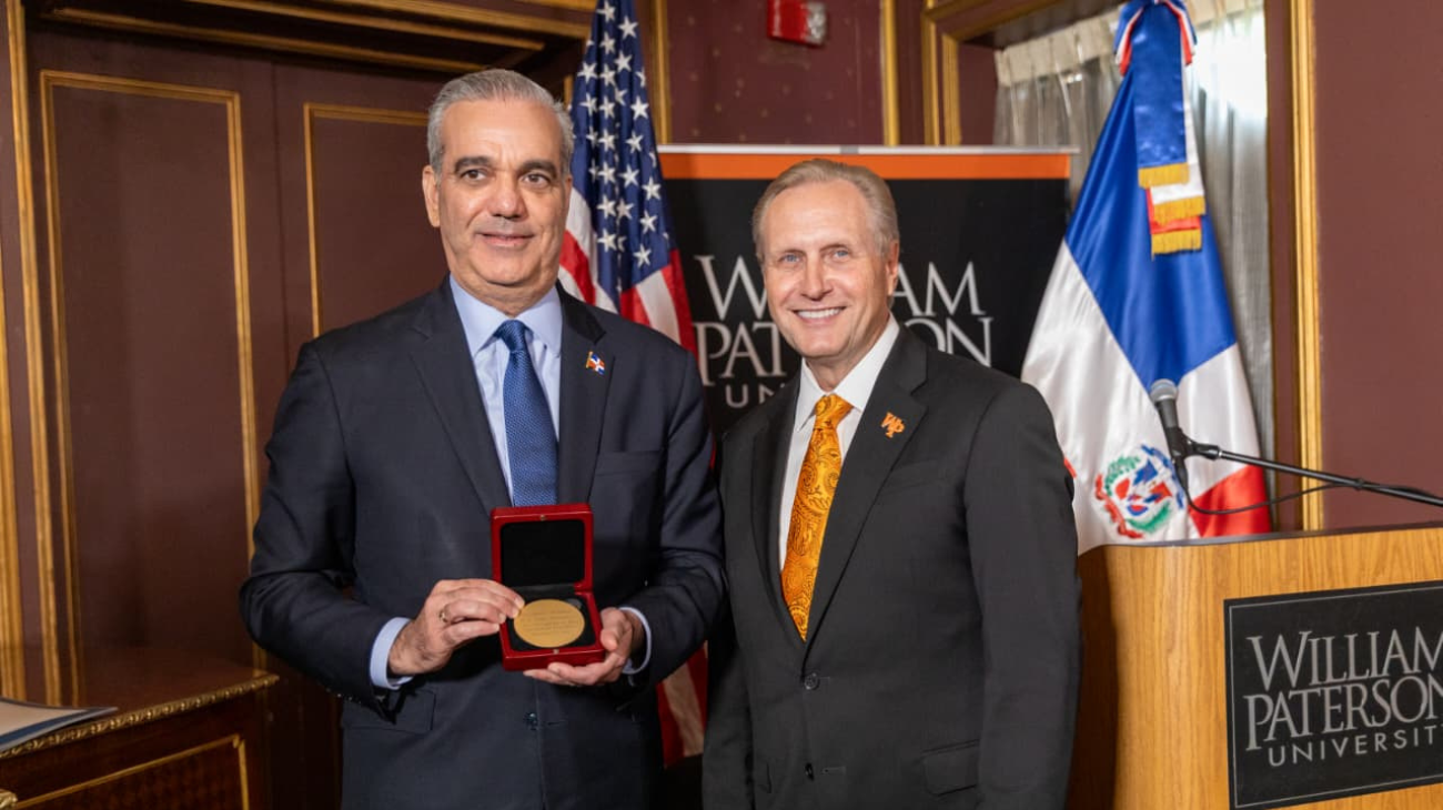 Presidente de República Dominicana Luis Abinader recibe la Medalla Presidencial de William Paterson University