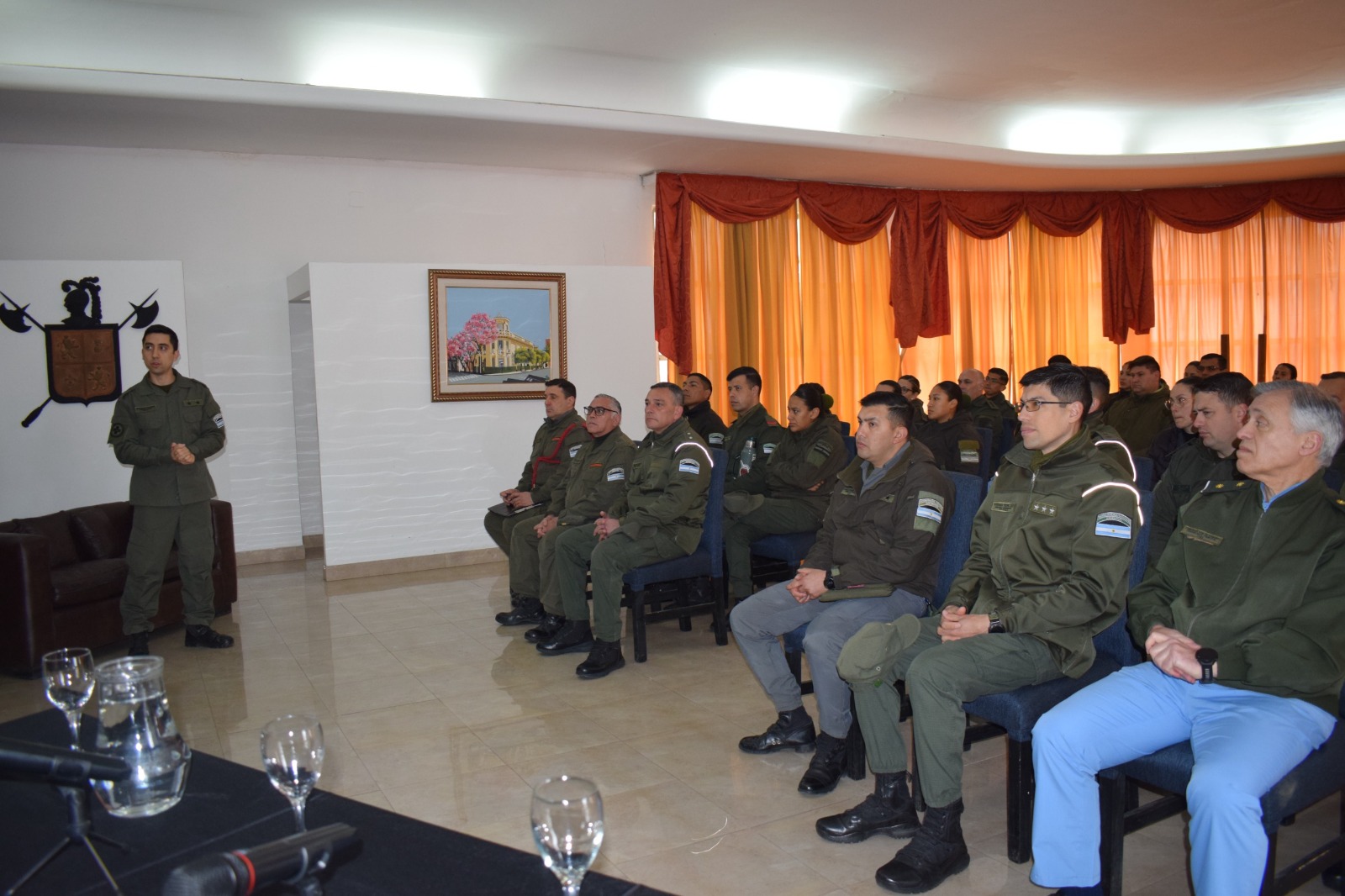 Capacitación sobre seguros personales y cobertura de ART en la Escuela de Gendarmería Nacional