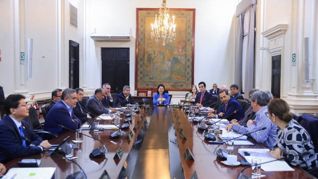 Presidenta Keiko Fujimori, de Perú, lidera sesión del Consejo de Ministros