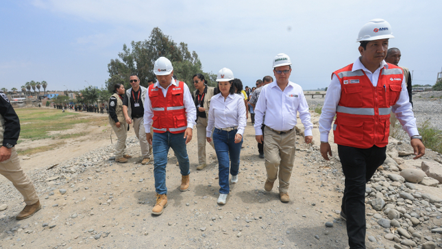 Presidenta Keiko Fujimori inauguró obras de prevención de desbordes en Ica, Perú, y Cañete, Perú, frente a El Niño