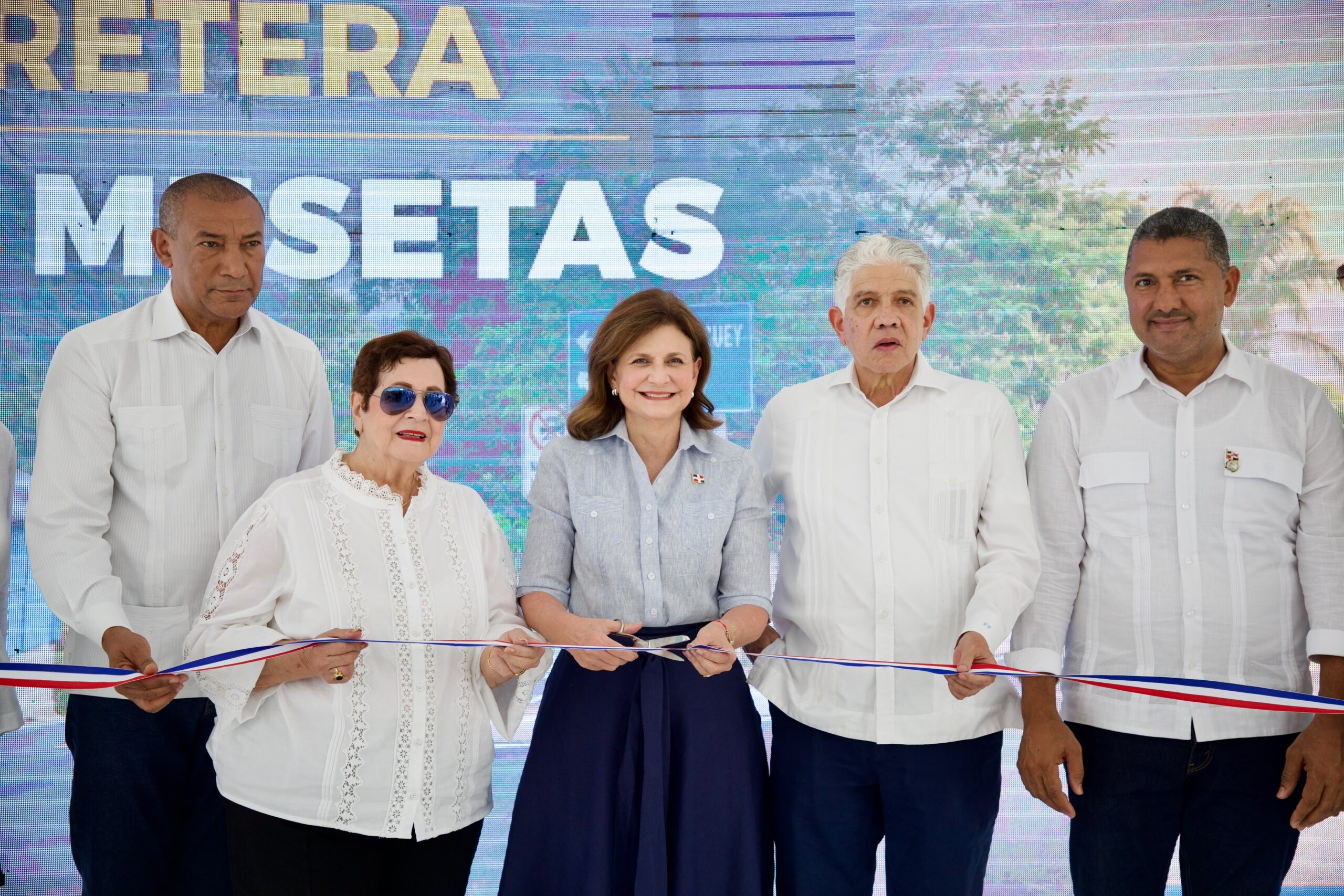 Vicepresidenta Raquel Peña inaugura carretera Las Mesetas en El Seibo, República Dominicana