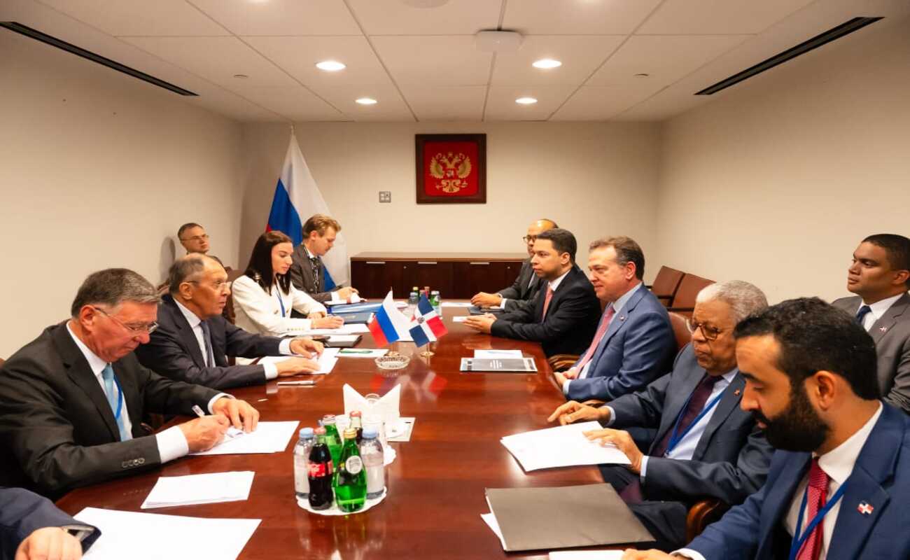 Canciller Bisonó refuerza diálogo de alto nivel con Rusia en encuentro con Serguéi Lavrov
