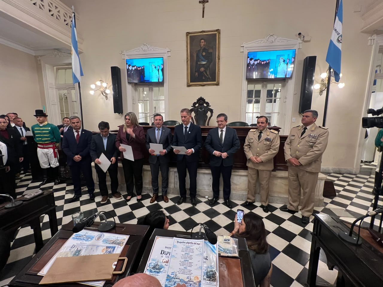Corrientes: el Senado provincial distinguió a excombatientes de Malvinas de la Prefectura | Argentina.gob.ar