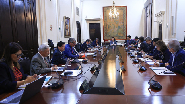 Presidenta Keiko Fujimori lidera sesión del Consejo de Ministros en Palacio de Gobierno