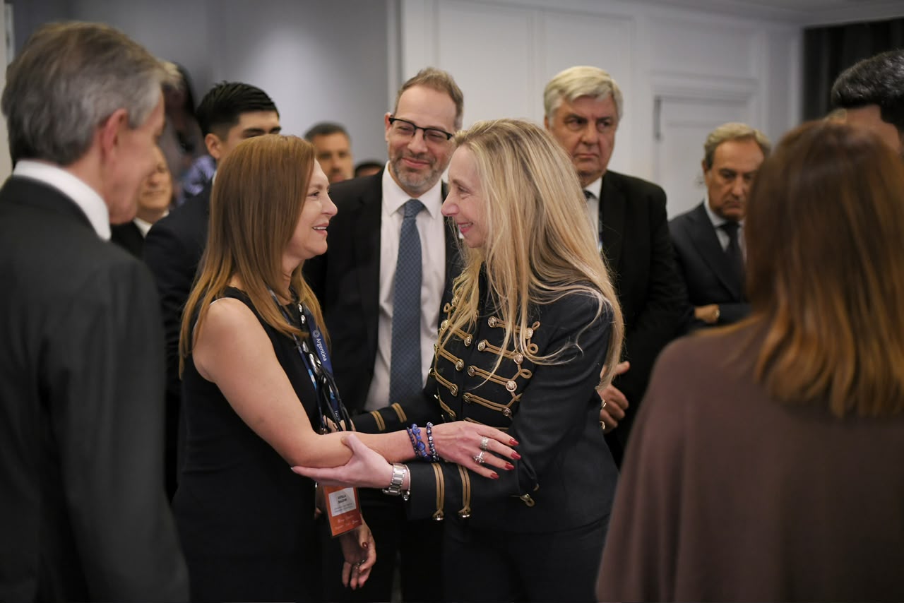 La secretaria general de la Presidencia encabezó en París la Ronda de Negocios Argentina B2B Week