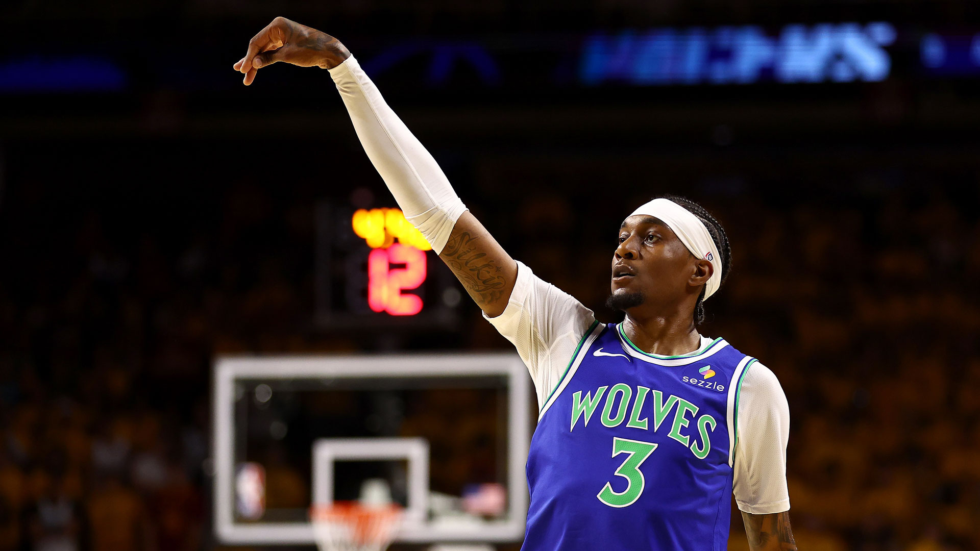 Wolves y McDaniels acuerdan una extensión de 1 año por 40 millones de dólares
