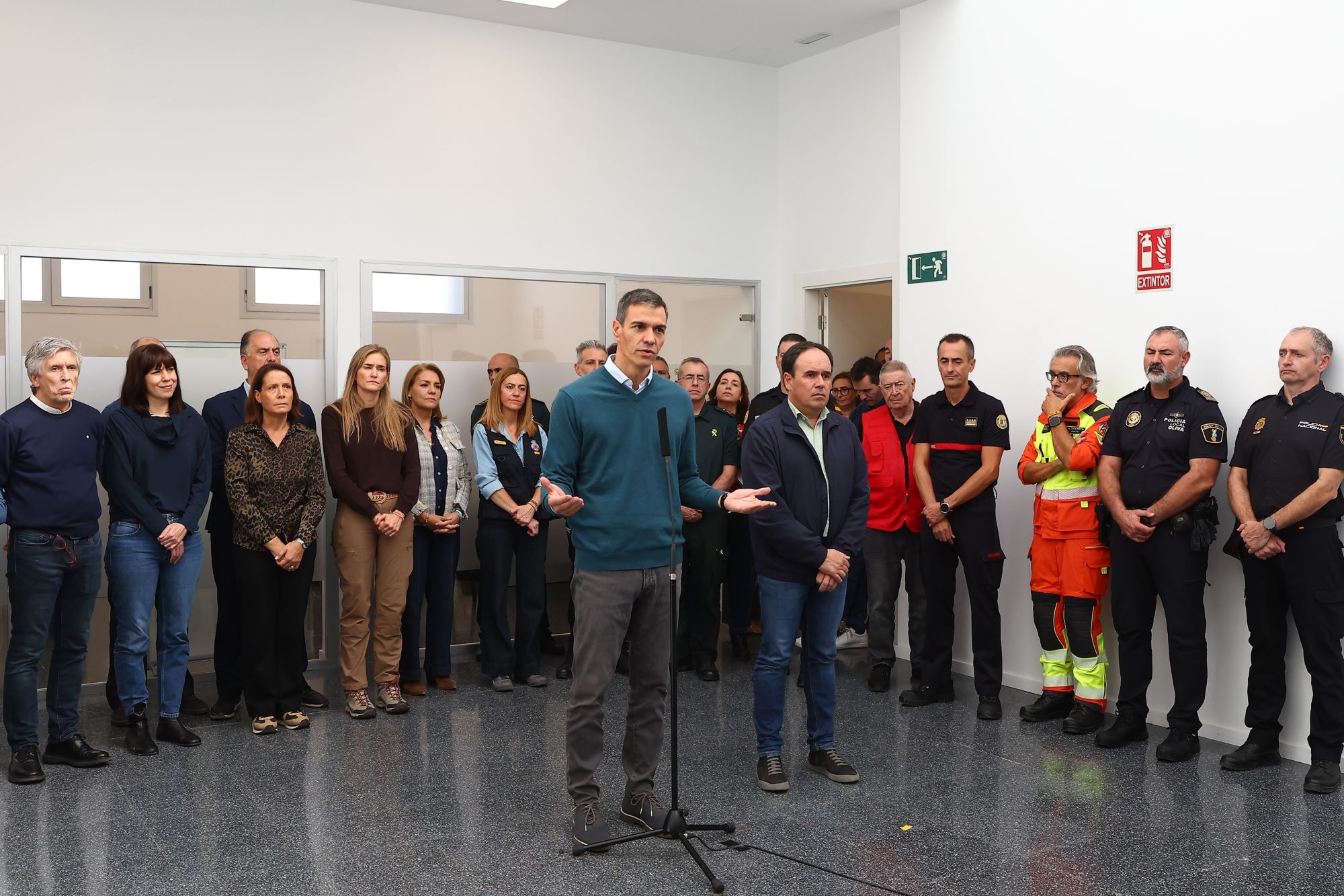 Pedro Sánchez anuncia que el Consejo de Ministros declarará zonas gravemente afectadas por emergencia de protección civil los municipios asolados por la DANA