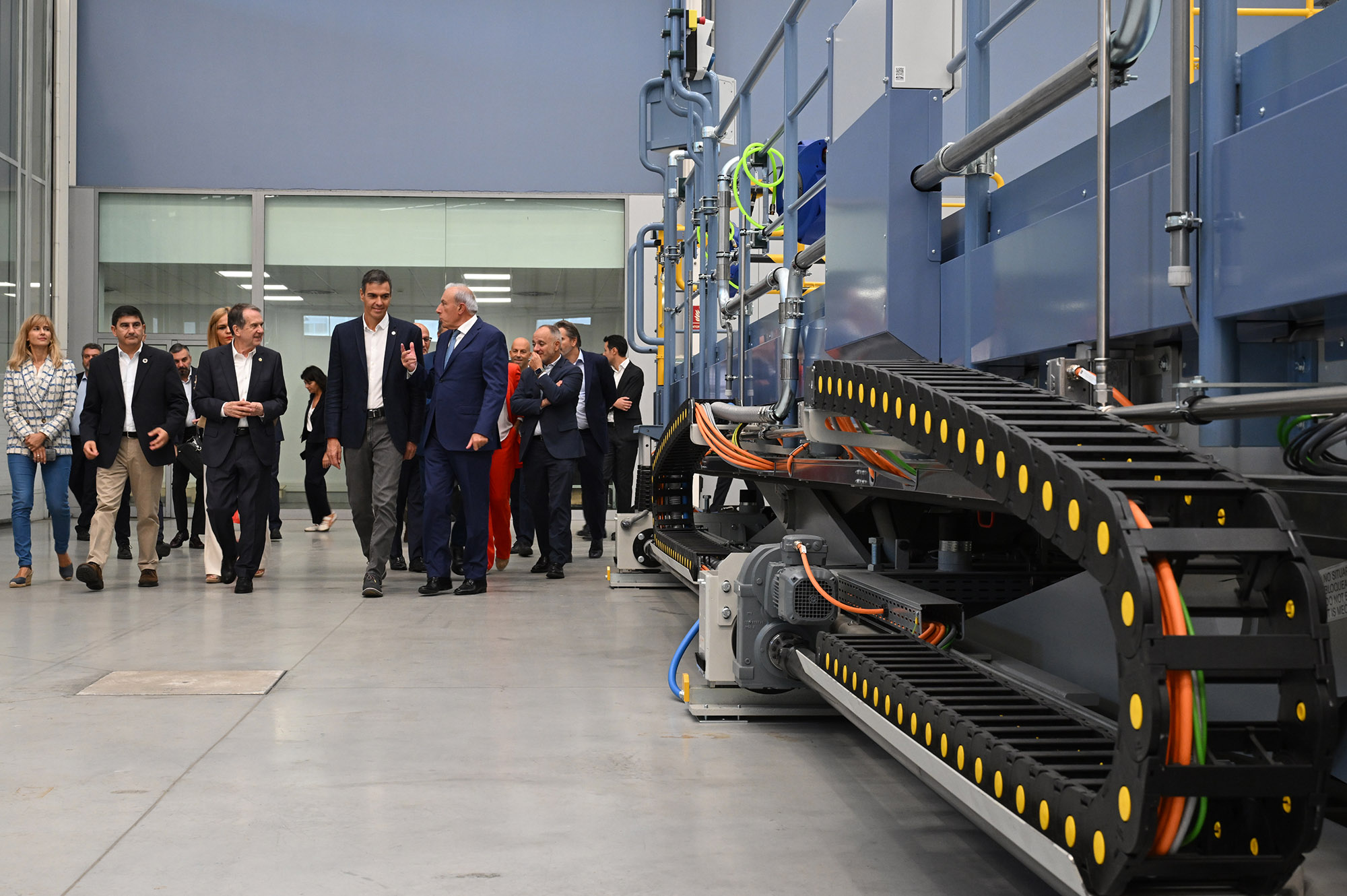 Pedro Sánchez destaca el compromiso del Gobierno con la industria aeroespacial y de la automoción en su visita al centro industrial Delta Vigo PTL Valladares