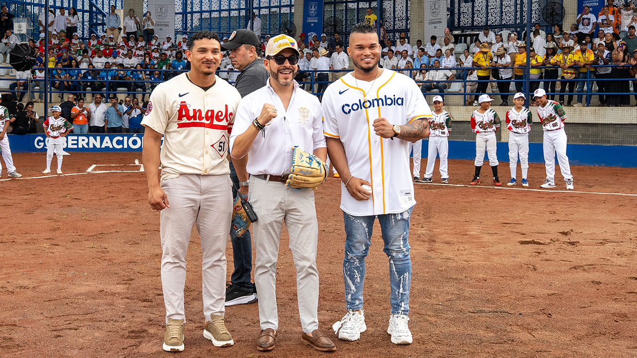 De la Espriella inauguró estadio de béisbol en Montería, Colombia y anunció inversiones para Córdoba, Colombia