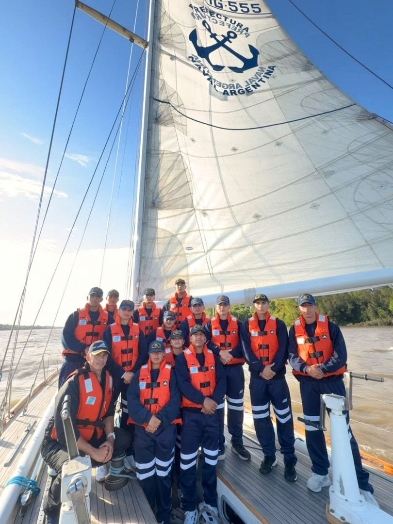 Alumnos de la Escuela de Oficiales completaron un viaje de instrucción a bordo del yate 