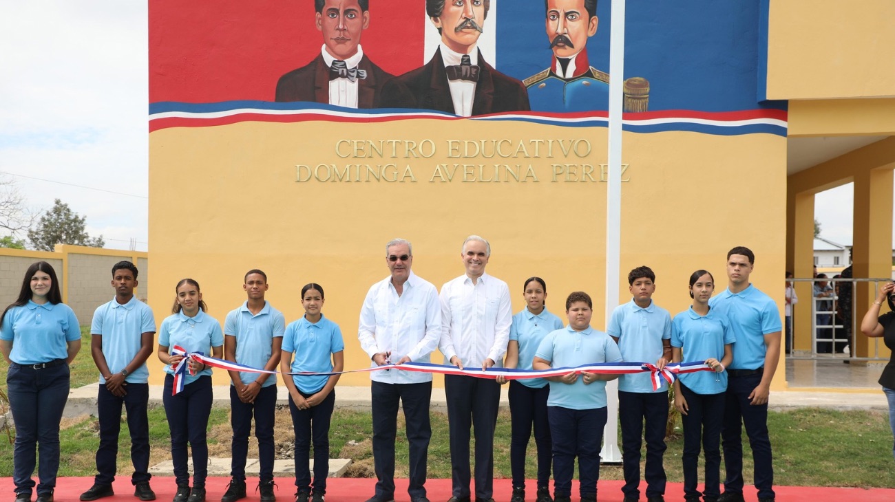 El presidente de República Dominicana, Luis Abinader, inaugura dos centros educativos en Santiago, República Dominicana, con 15 aulas para más de 500 estudiantes