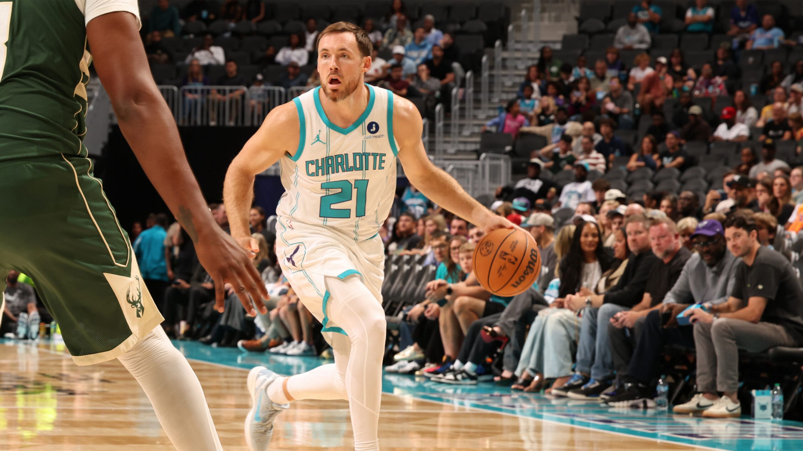 Los Charlotte Hornets prescinden de Pat Connaughton