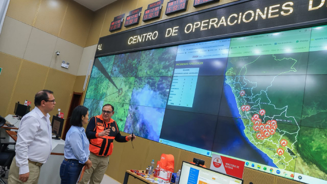 Presidenta Keiko Fujimori supervisó acciones del Gobierno para combatir incendios forestales en regiones afectadas del país