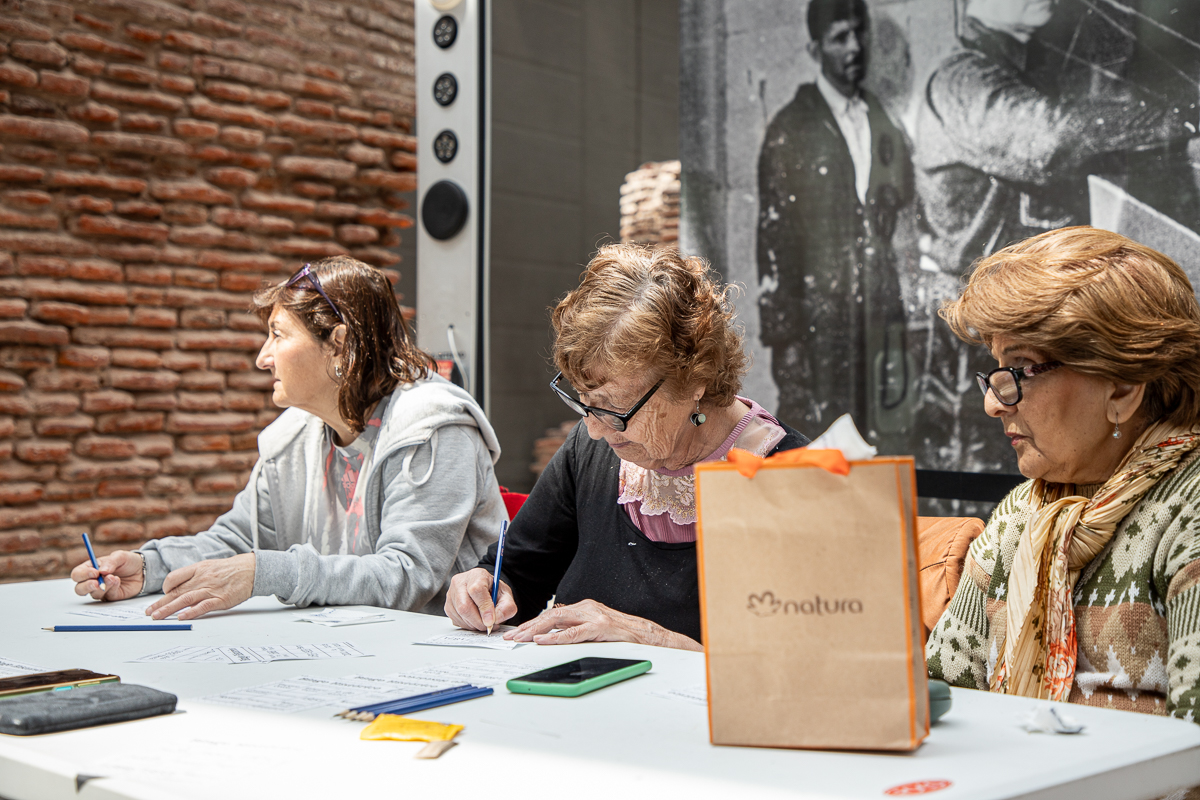 La narración oral y la acuarela se unen por la Semana del Adulto Mayor
