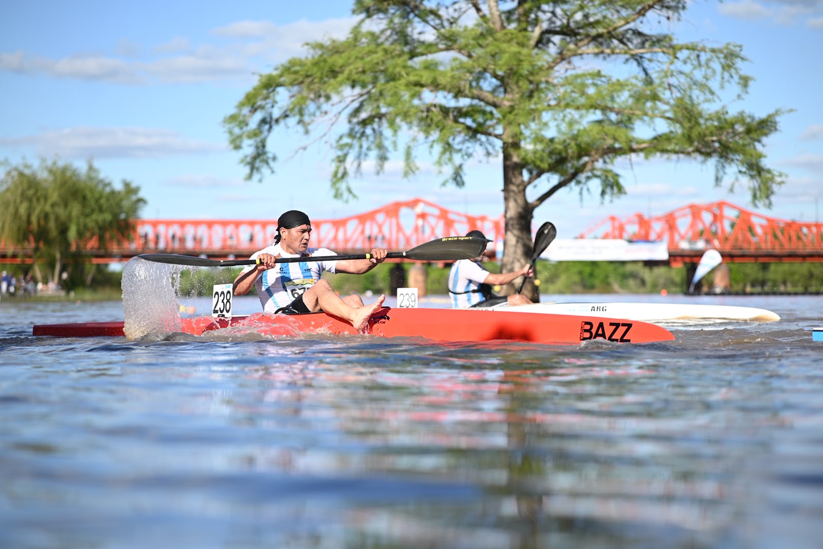 Gualeguaychú inauguró el Mundial de Canotaje Maratón.