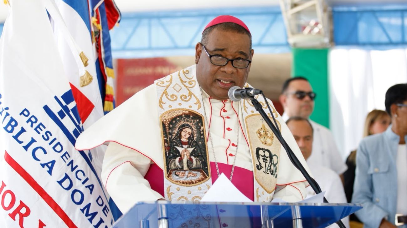 Monseñor Castro Marte destaca la transformación policial impulsada por el presidente Luis Abinader de República Dominicana y afirma que tiene una visión clara sobre la seguridad