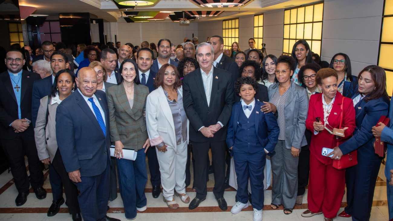 Presidente Luis Abinader se reúne con la diáspora en Italia y anuncia recursos para establecer una Casa de la Cultura Dominicana