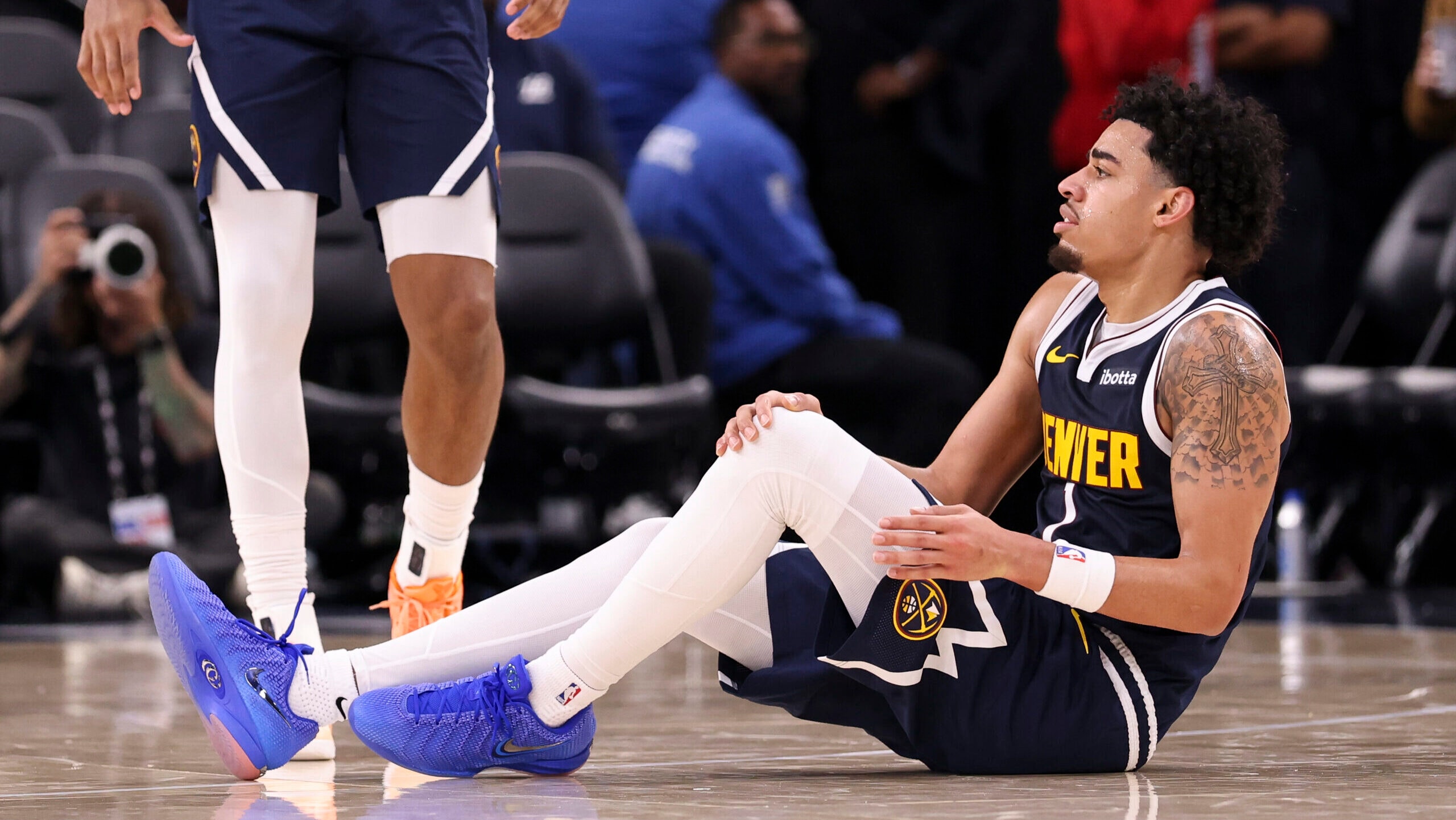 Julian Strawther, de los Nuggets, fuera seis semanas por esguince de rodilla izquierda