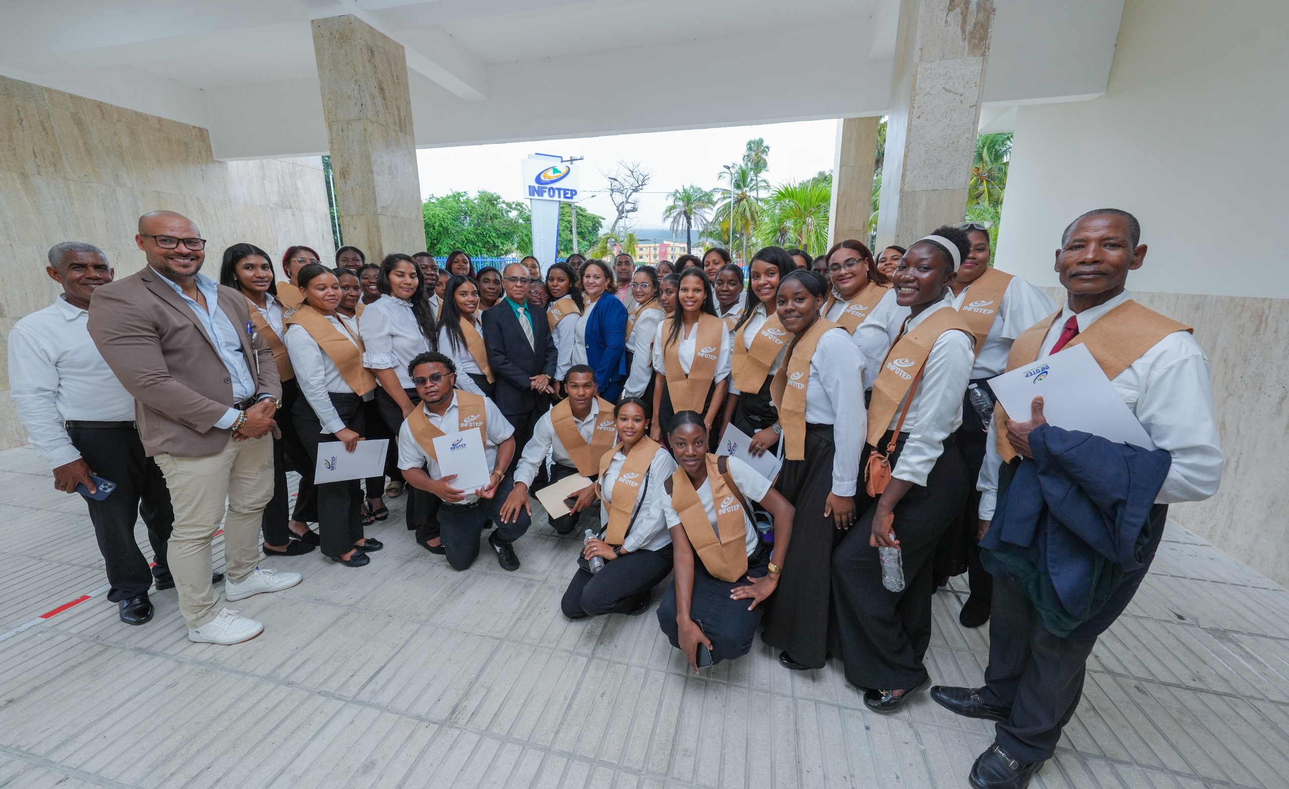 Infotep y UASD capacitan a 350 participantes durante jornada de verano en Barahona, República Dominicana