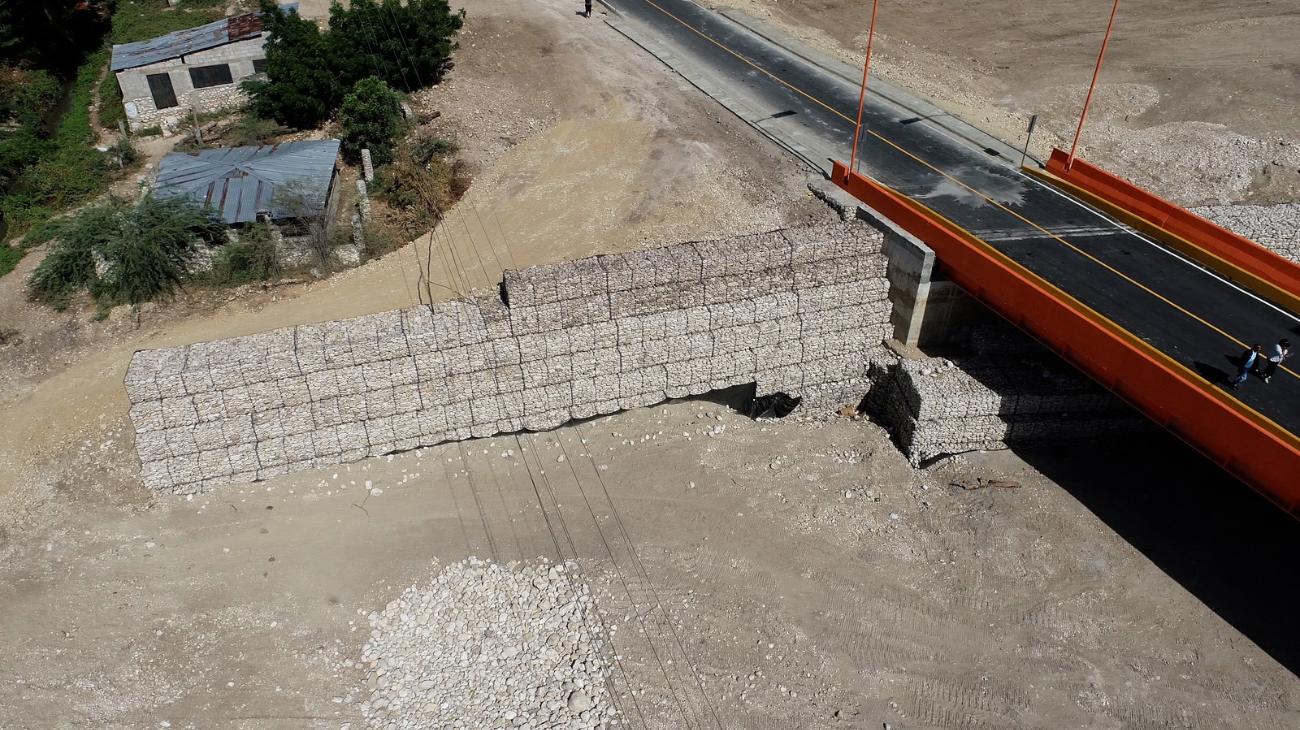 MOPC construye muros de gaviones y puentes en 21 provincias para fortalecer la resiliencia climática